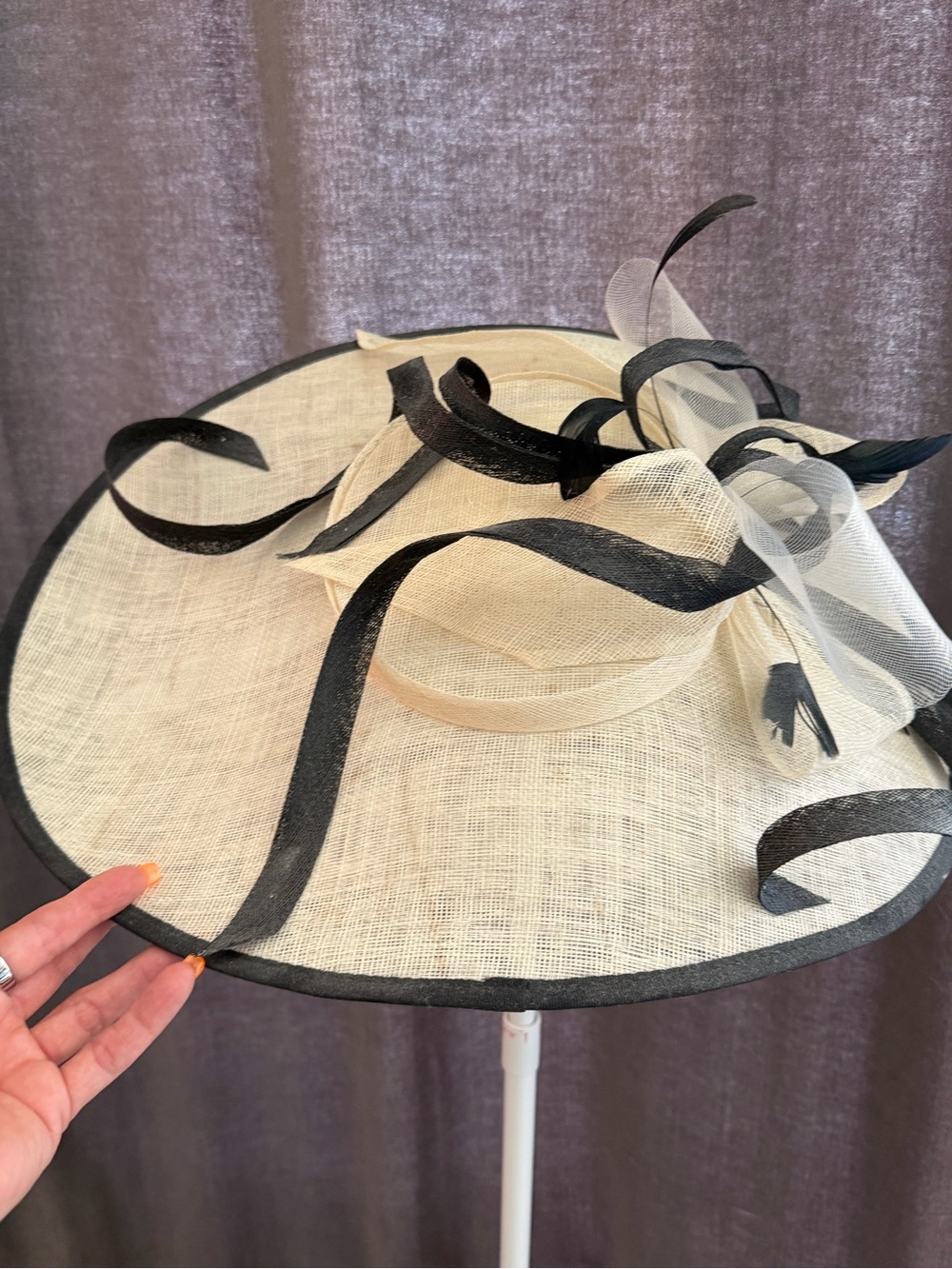 Elegant Black and Ivory Sinamay Fascinator Hat - Kentucky Derby/ Horse Races - Picture 4 of 7